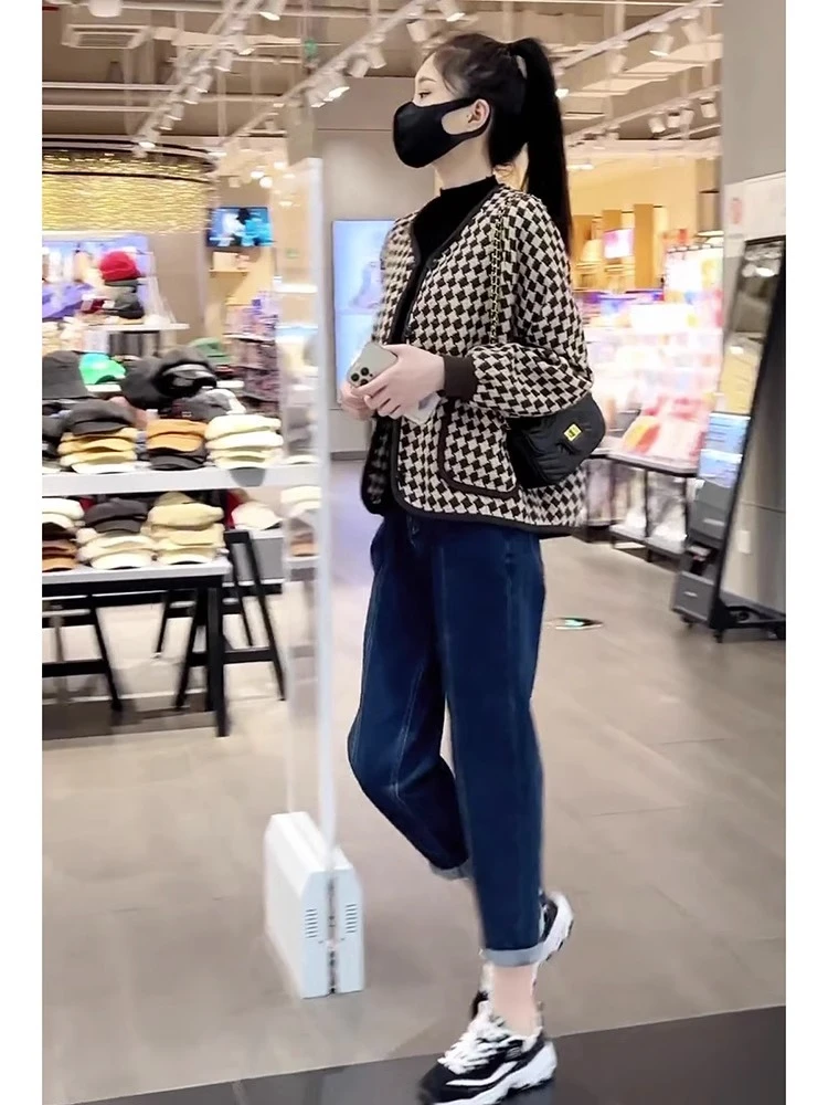 Women Autumn And Winter New Korean Style Black And White Plaid Loose Short Thickened Woolen Coat
Women Autumn And Winter New Korean Style Black And White Plaid Loose Short Thickened Woolen Coat