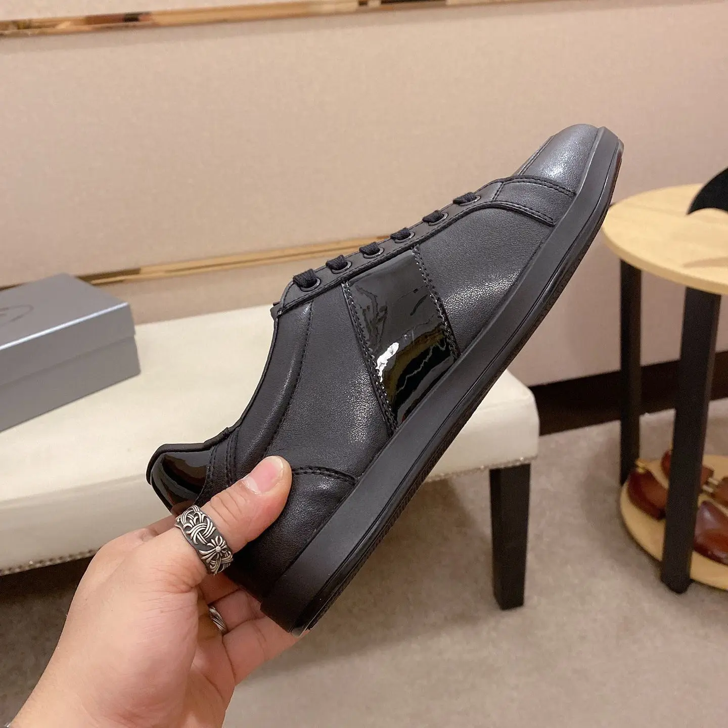 New Arrival Classic Brand Real Cowleather Men's Flats Casual Fashion Sneakers Designer Shoes qh2203
New Arrival Classic Brand Real Cowleather Men's Flats Casual Fashion Sneakers Designer Shoes qh2203