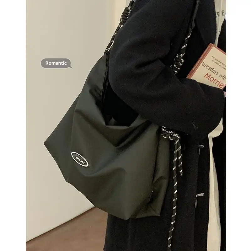 Stylish Y2K Designer Canvas Tote Large Capacity Women's Shoulder Bag 2023 New Luxury Versatile Crossbody Bag Simple Solid Color
Stylish Y2K Designer Canvas Tote Large Capacity Women's Shoulder Bag 2023 New Luxury Versatile Crossbody Bag Simple Solid Color