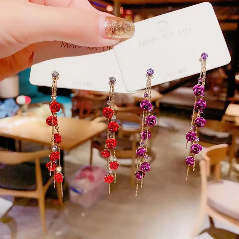 European and American Silver Pin Fashion Purple Zirconia Rose Flowers Simple Long Tassel Light Luxury Ladies Earrings
European and American Silver Pin Fashion Purple Zirconia Rose Flowers Simple Long Tassel Light Luxury Ladies Earrings