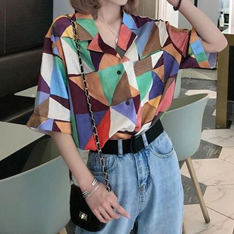 Retro geometric pattern casual short-sleeved shirt 
Retro geometric pattern casual short-sleeved shirt