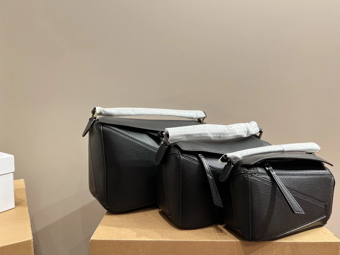 2023 luxury designer cow leather bag woman small puzzle bag classica calfskin crossbody bag one shoulder puzzle bag high quality
2023 luxury designer cow leather bag woman small puzzle bag classica calfskin crossbody bag one shoulder puzzle bag high quality