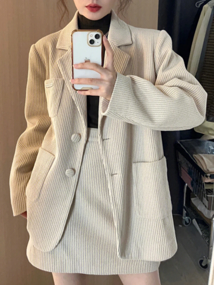 Women Vintage Fashion Knitted Skirts Suit Long Sleeve Pockets Blazer Jackets Mini Saya 2 Pieces Set Female Matching Clothes
Women Vintage Fashion Knitted Skirts Suit Long Sleeve Pockets Blazer Jackets Mini Saya 2 Pieces Set Female Matching Clothes