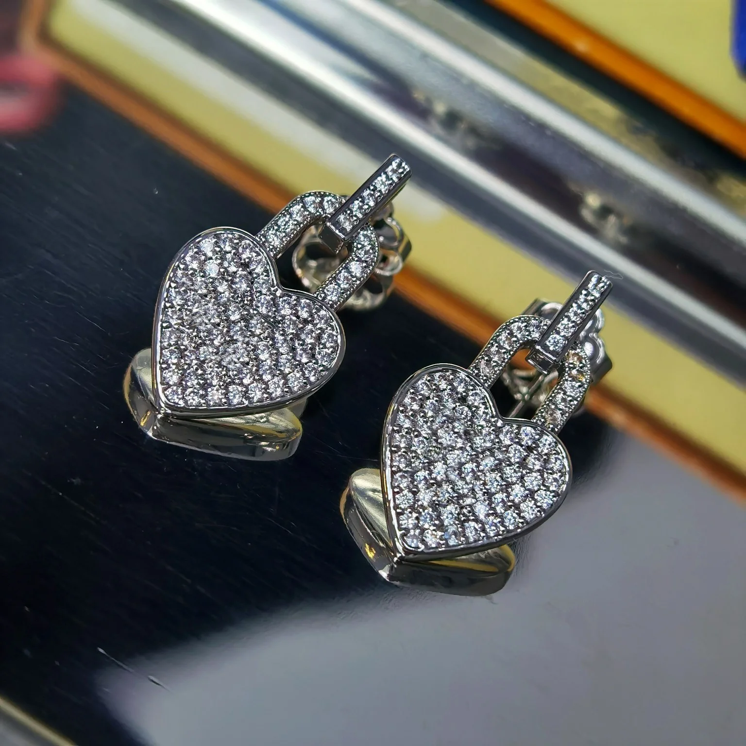 NEW IN2022 New Hot Gold Full Drill Love Lock Earrings Earrings Stud Earrings Superior QualityEar Studs
NEW IN2022 New Hot Gold Full Drill Love Lock Earrings Earrings Stud Earrings Superior QualityEar Studs
