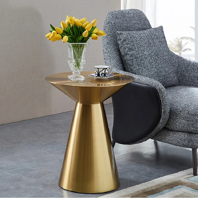 Luxury Nordic Metal Tea Table Sitting Room Golden Corner Table Designer Round Tea Table Mesa Auxiliar Balcony Furniture XF8GM
Luxury Nordic Metal Tea Table Sitting Room Golden Corner Table Designer Round Tea Table Mesa Auxiliar Balcony Furniture XF8GM