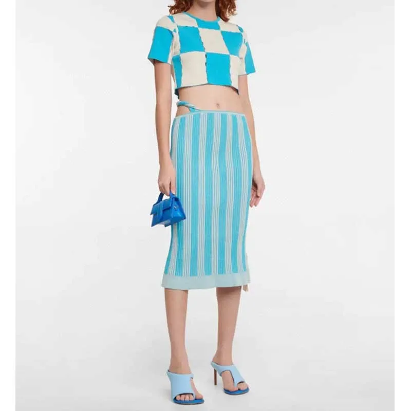 2022 Summer New Fashion Straight Skirt Women Luxury Pit Stripe Color Matching Back Slit Skirt Elegant Vintage High Waist Skirts
2022 Summer New Fashion Straight Skirt Women Luxury Pit Stripe Color Matching Back Slit Skirt Elegant Vintage High Waist Skirts
