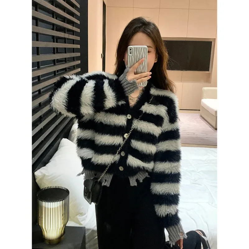 Deeptown Y2k Vintage Cropped Striped Fluffy Cardigan Korean Fashion Knitted Ripped Sweater Women Grunge Button Knitwear Autumn
Deeptown Y2k Vintage Cropped Striped Fluffy Cardigan Korean Fashion Knitted Ripped Sweater Women Grunge Button Knitwear Autumn