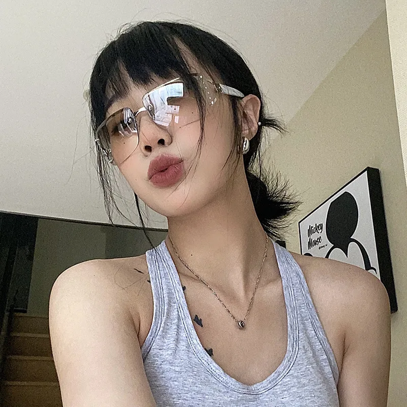 New Luxury Women Sunglasses Punk Sports Sun Glasses Brand Designer Y2K One Piece Glasses Fashion Men Goggle Shades UV400 Eyewear
New Luxury Women Sunglasses Punk Sports Sun Glasses Brand Designer Y2K One Piece Glasses Fashion Men Goggle Shades UV400 Eyewear