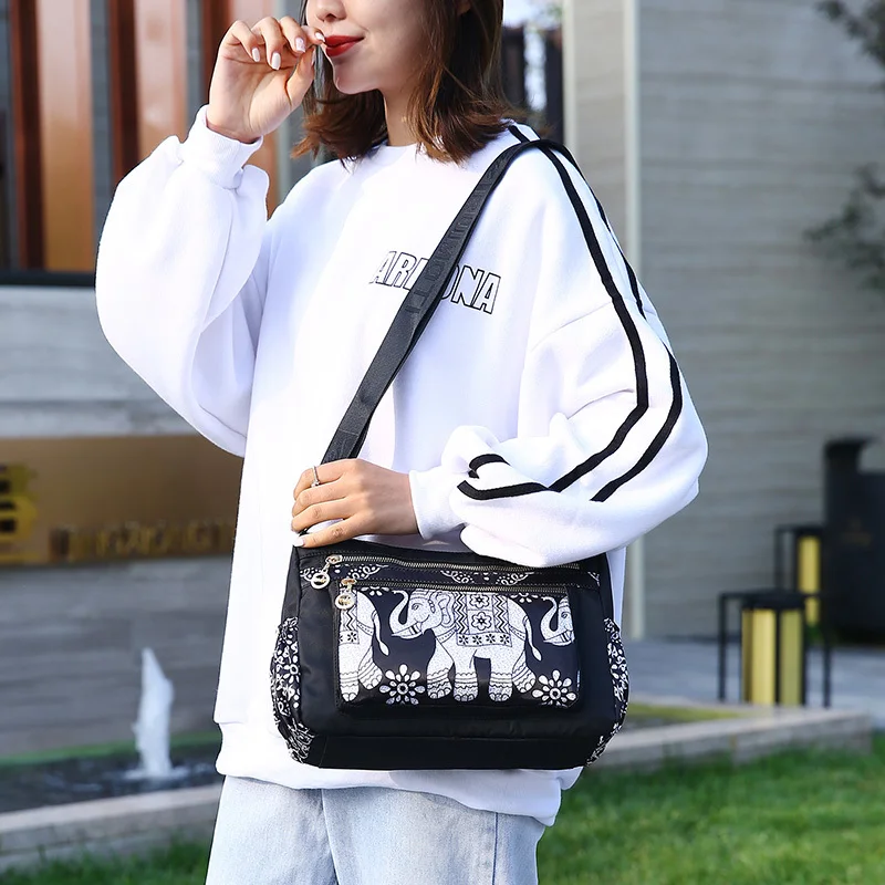 New Fashion Popular Shoulder Bag Large Capacity Daily Versatile Messenger Bag Women's Nylon Casual Printed Women's Bag
New Fashion Popular Shoulder Bag Large Capacity Daily Versatile Messenger Bag Women's Nylon Casual Printed Women's Bag