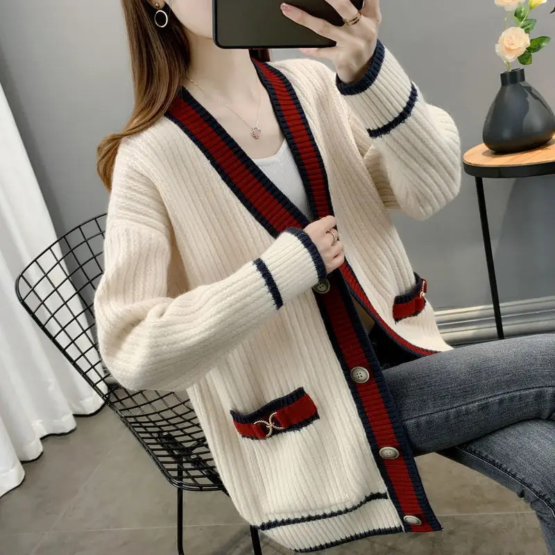 Autumn and Winter New Sweater Coat Spring Korean Version Loose Western-style Sweater Fashion Stitching Striped Pocket Cardigan
Autumn and Winter New Sweater Coat Spring Korean Version Loose Western-style Sweater Fashion Stitching Striped Pocket Cardigan