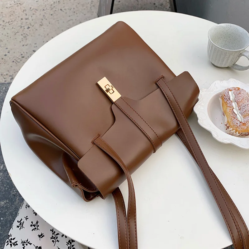 2023 Luxury Fashion Vintage Designer Leather Shoulder Bags for Women Black Brown Satchel Tote Handbags Large Work Business Bag
2023 Luxury Fashion Vintage Designer Leather Shoulder Bags for Women Black Brown Satchel Tote Handbags Large Work Business Bag