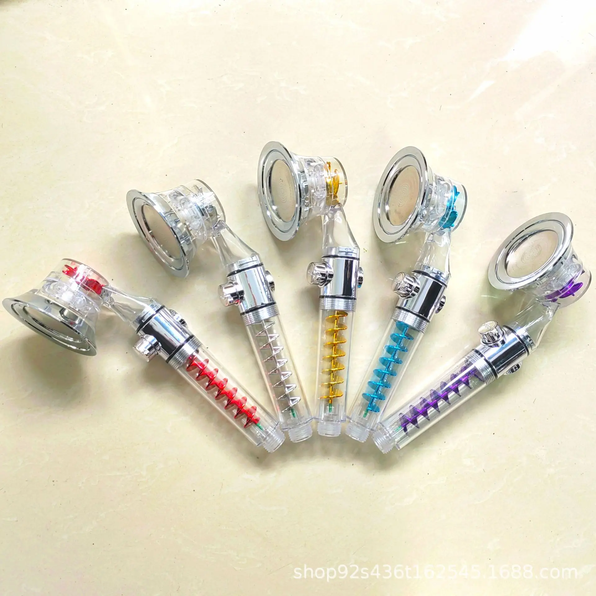 Новая регулируемая ручная душевая головка с турбопропеллером для ванной комнаты
Новая регулируемая ручная душевая головка с турбопропеллером для ванной комнаты