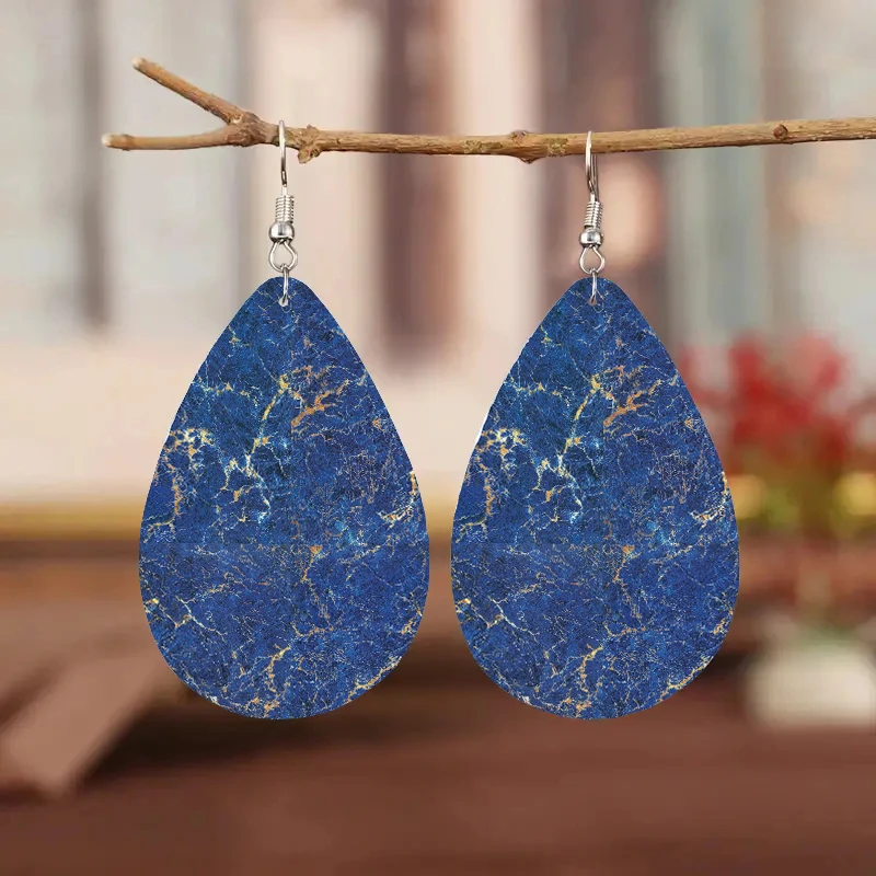 1Pair Bohemian Fashion Style PU Leather Droplet Earrings Creative Print Men's and Women's Daily Wear Ear Jewelry Creative Person
1Pair Bohemian Fashion Style PU Leather Droplet Earrings Creative Print Men's and Women's Daily Wear Ear Jewelry Creative Person