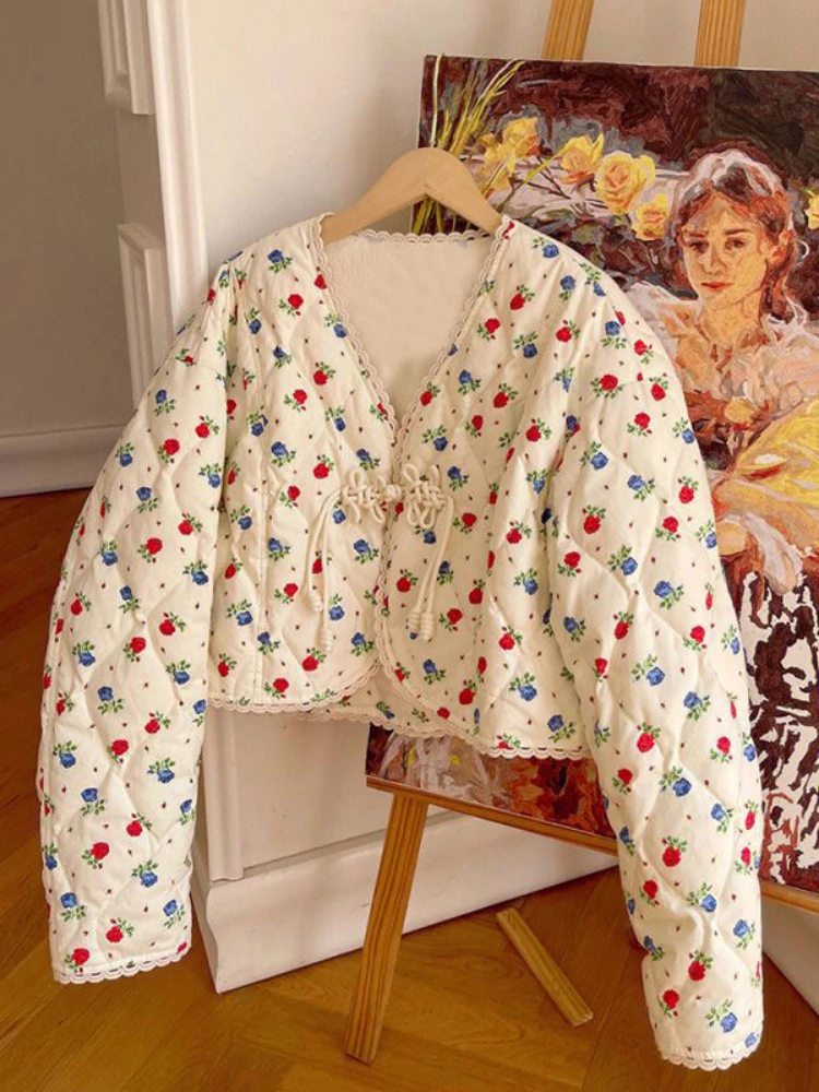 Стеганое пальто на одной пуговице, с цветочным принтом
Стеганое пальто на одной пуговице, с цветочным принтом