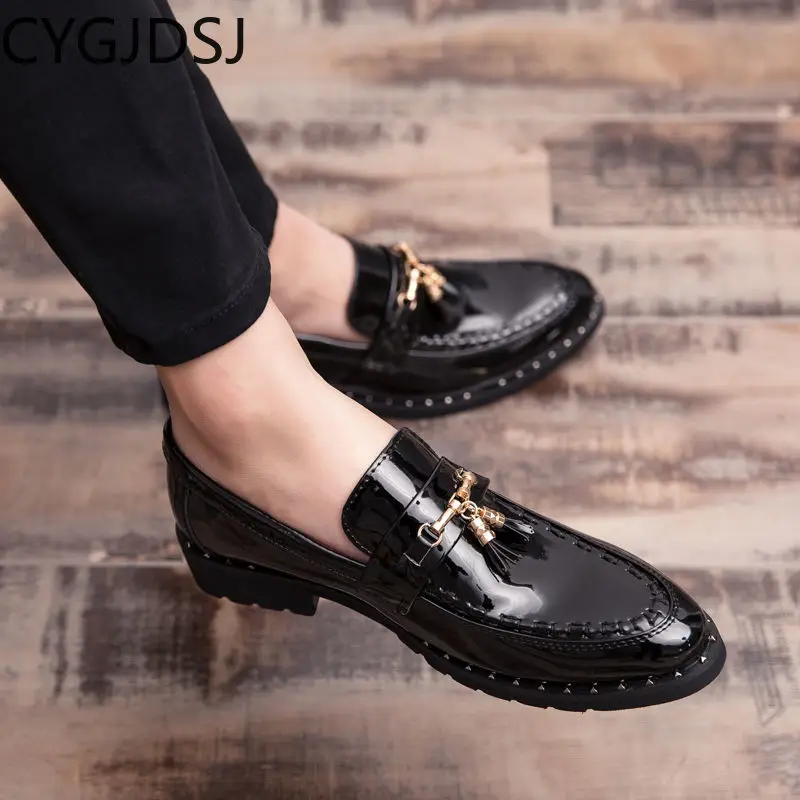 Patent Leather Shoes for Men Slip on Shoes Men Italiano Office 2023 Formal Shoes Business Suit Loafers Luxury Men Zapatos Hombre
Patent Leather Shoes for Men Slip on Shoes Men Italiano Office 2023 Formal Shoes Business Suit Loafers Luxury Men Zapatos Hombre