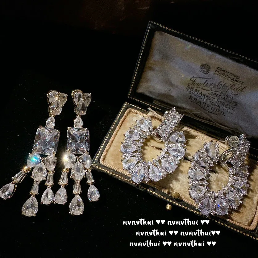 Women Comet Water Drop Gem Earrings Plated with 18K Gold Love Zircon
Women Comet Water Drop Gem Earrings Plated with 18K Gold Love Zircon