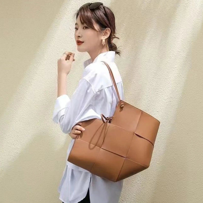 Luxury Genuine Leather Large Capacity Women's Handbags Top Designer Fashion Heart Shape Trend Tote Bag Ladies Bags Shoulder Bags
Luxury Genuine Leather Large Capacity Women's Handbags Top Designer Fashion Heart Shape Trend Tote Bag Ladies Bags Shoulder Bags