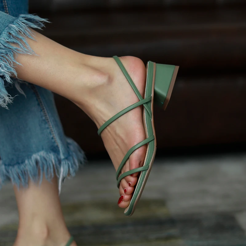 2022 Spot Goods Retro Leather Gladiator Sandals Women Sandals New Slip-On Summer Shoes Heel Women Women Shoes Explosive Models
2022 Spot Goods Retro Leather Gladiator Sandals Women Sandals New Slip-On Summer Shoes Heel Women Women Shoes Explosive Models