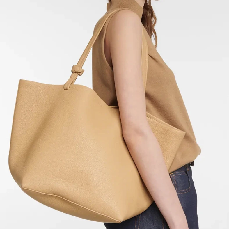New Minimalist Style Portable Shoulder Messenger Bag Computer Bag Women Bag Tote Bag
New Minimalist Style Portable Shoulder Messenger Bag Computer Bag Women Bag Tote Bag