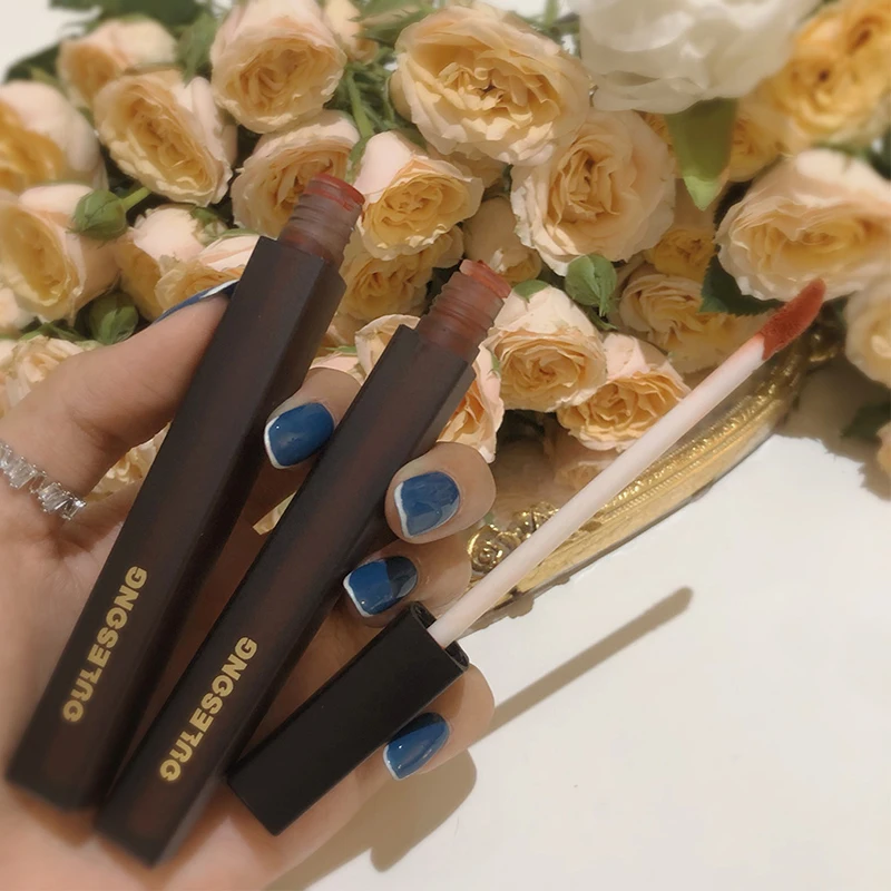 1PC Black Satin Lip Glaze Lipstick Female Student Lip Mud Lip Gloss Non-Stick Cup Lip Tint Matte High Face Value White Cosmetics
1PC Black Satin Lip Glaze Lipstick Female Student Lip Mud Lip Gloss Non-Stick Cup Lip Tint Matte High Face Value White Cosmetics