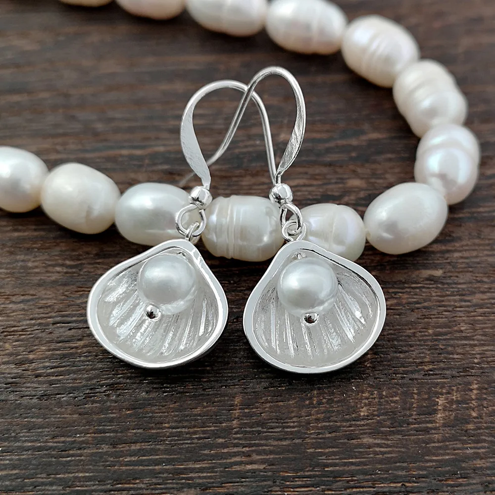 White Baroque Round Pearl Dangle Earrings for Women Vintage Wedding Pendant Earrings
White Baroque Round Pearl Dangle Earrings for Women Vintage Wedding Pendant Earrings