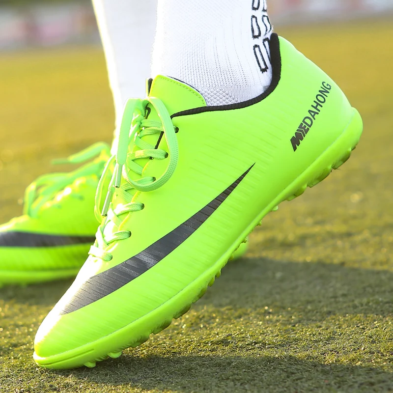 2021 new men's football shoes boys American football shoes AG/TF non-slip sports shoes ultralight ankle boots
2021 new men's football shoes boys American football shoes AG/TF non-slip sports shoes ultralight ankle boots