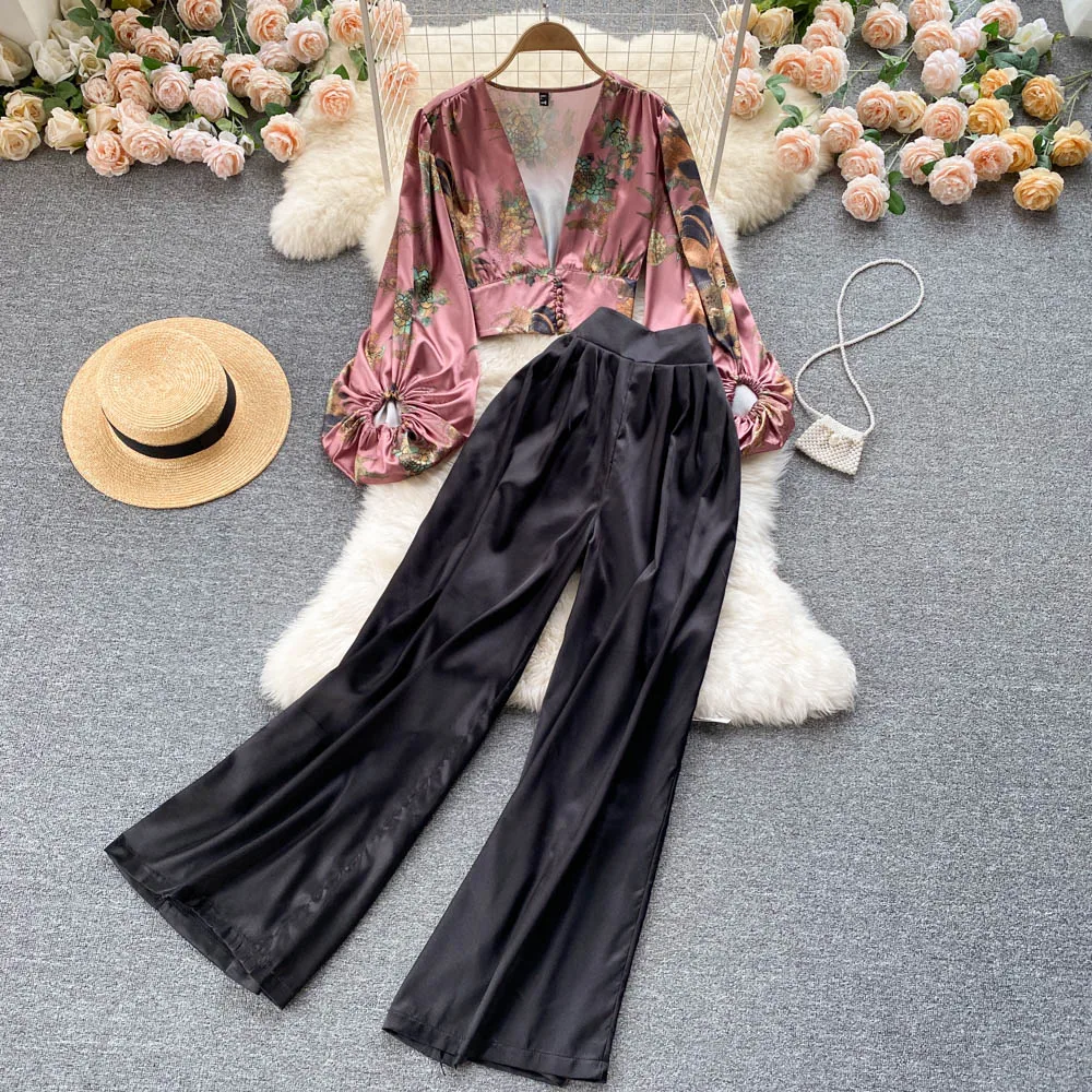 Women Floral Two Piece Set Sexy Deep V-Neck Puff Long Sleeve Shirt Crop Tops High Waist Wide Leg Black Pants Female Suits Mujer
Women Floral Two Piece Set Sexy Deep V-Neck Puff Long Sleeve Shirt Crop Tops High Waist Wide Leg Black Pants Female Suits Mujer