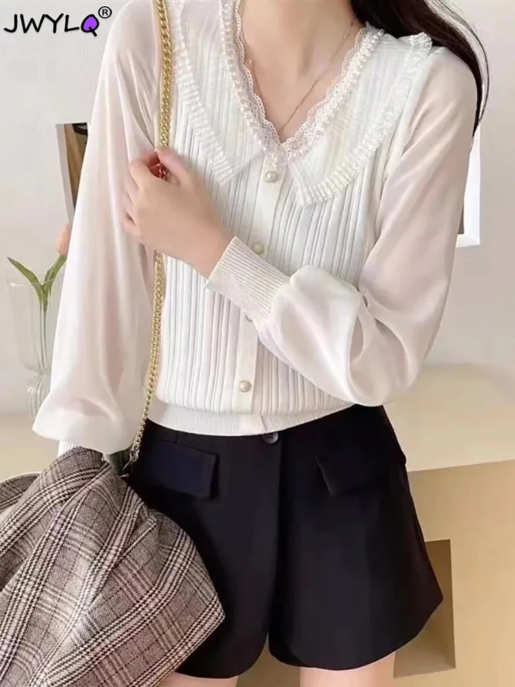 Женский трикотажный топ с V-образным вырезом и бисером 
Женский трикотажный топ с V-образным вырезом и бисером