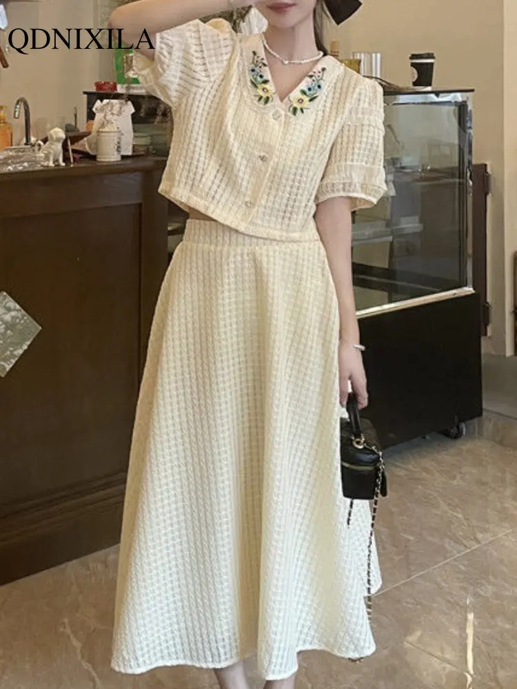 2023 Summer Women's Skirt Sets Elegant Fashion Embroidery New In Matching Sets Short Top High Waist Skirt Women Two-piece Sets
2023 Summer Women's Skirt Sets Elegant Fashion Embroidery New In Matching Sets Short Top High Waist Skirt Women Two-piece Sets