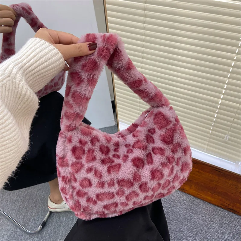 2023 Retro Leopard Print Bags For Women Soft Plush Shoulder Bags Female Large Capacity Travel Bag Winter Warm Fluffy Totes
2023 Retro Leopard Print Bags For Women Soft Plush Shoulder Bags Female Large Capacity Travel Bag Winter Warm Fluffy Totes