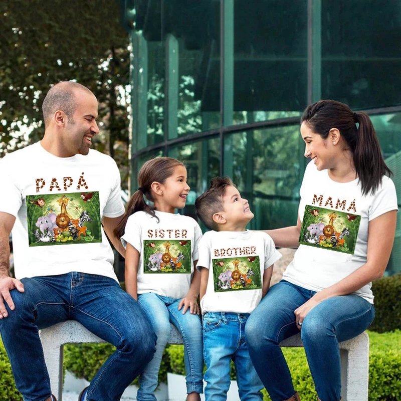 Модная футболка для семьи, отца, матери, ребенка, семейная футболка, мультяшная Одежда для взрослых, одинаковые наряды для малышей, семейный ... 
Модная футболка для семьи, отца, матери, ребенка, семейная футболка, мультяшная Одежда для взрослых, одинаковые наряды для малышей, семейный ...