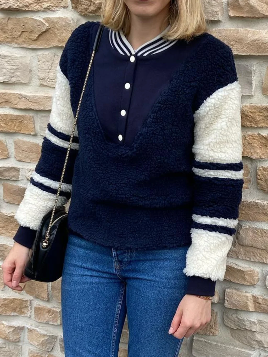Lambswool Patchwork Sweatshirt Woman Buttons Round Neck Long Sleeve Pull Hoodie Femme Vintage Casual Luxury Pullover 2023 Spring
Lambswool Patchwork Sweatshirt Woman Buttons Round Neck Long Sleeve Pull Hoodie Femme Vintage Casual Luxury Pullover 2023 Spring