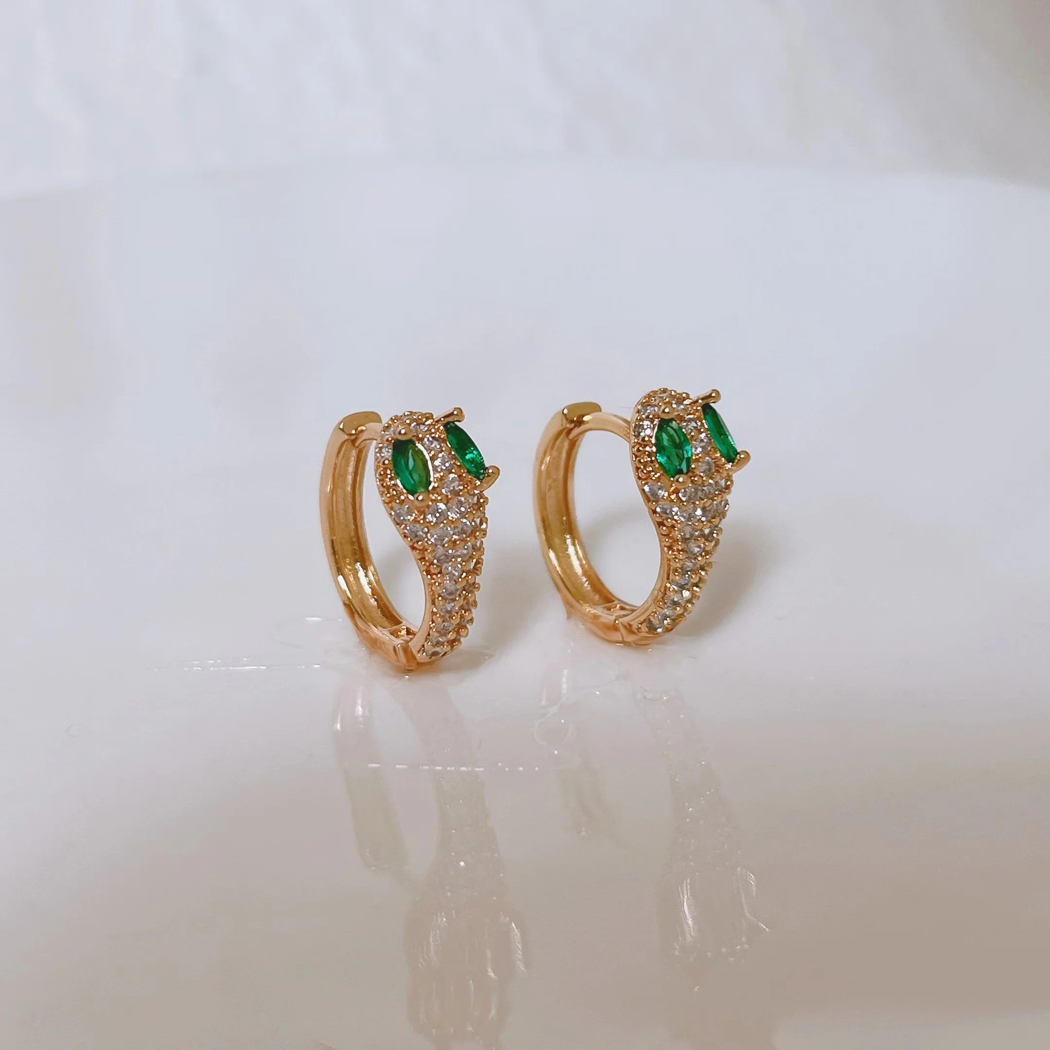 2022 Fashion Dark Green Cubic Zirconia Snake Earrings Jewelry for Women Girls Hot Sale Snake Hoop Earrings Women's Party Jewelry
2022 Fashion Dark Green Cubic Zirconia Snake Earrings Jewelry for Women Girls Hot Sale Snake Hoop Earrings Women's Party Jewelry