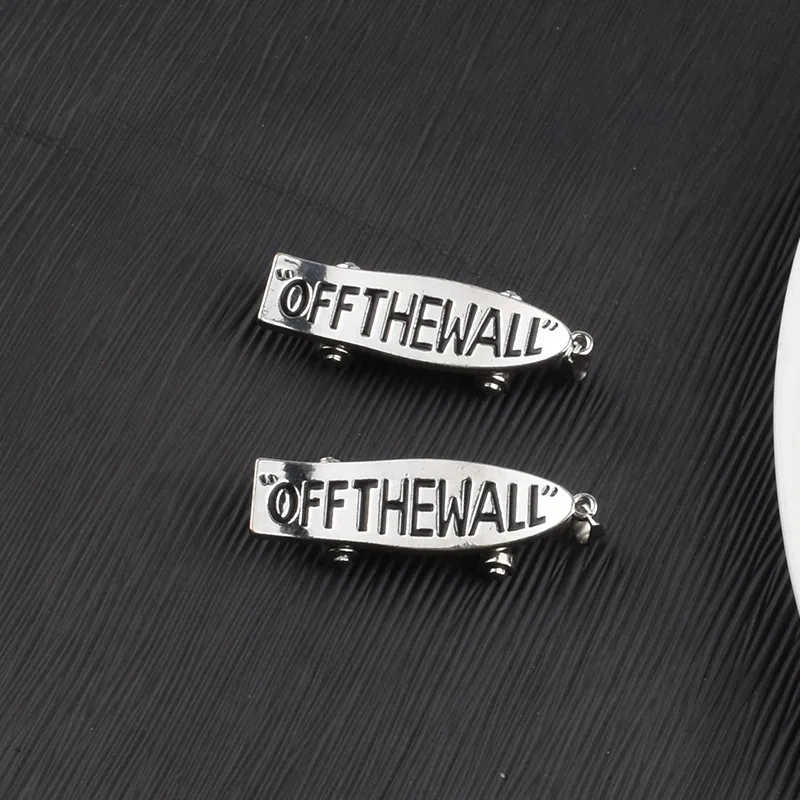 OFF THE WALL Skate Necklace for Men Women Street Trend Hip Hop Necklace Statement Scooter Necklaces Sweater Chains T-Shirt
OFF THE WALL Skate Necklace for Men Women Street Trend Hip Hop Necklace Statement Scooter Necklaces Sweater Chains T-Shirt
