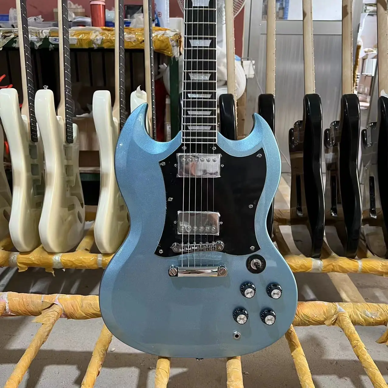 SG Electric Guitar Solid Body Metallic Blue Color High Quality Guitarra Free Shipping
SG Electric Guitar Solid Body Metallic Blue Color High Quality Guitarra Free Shipping