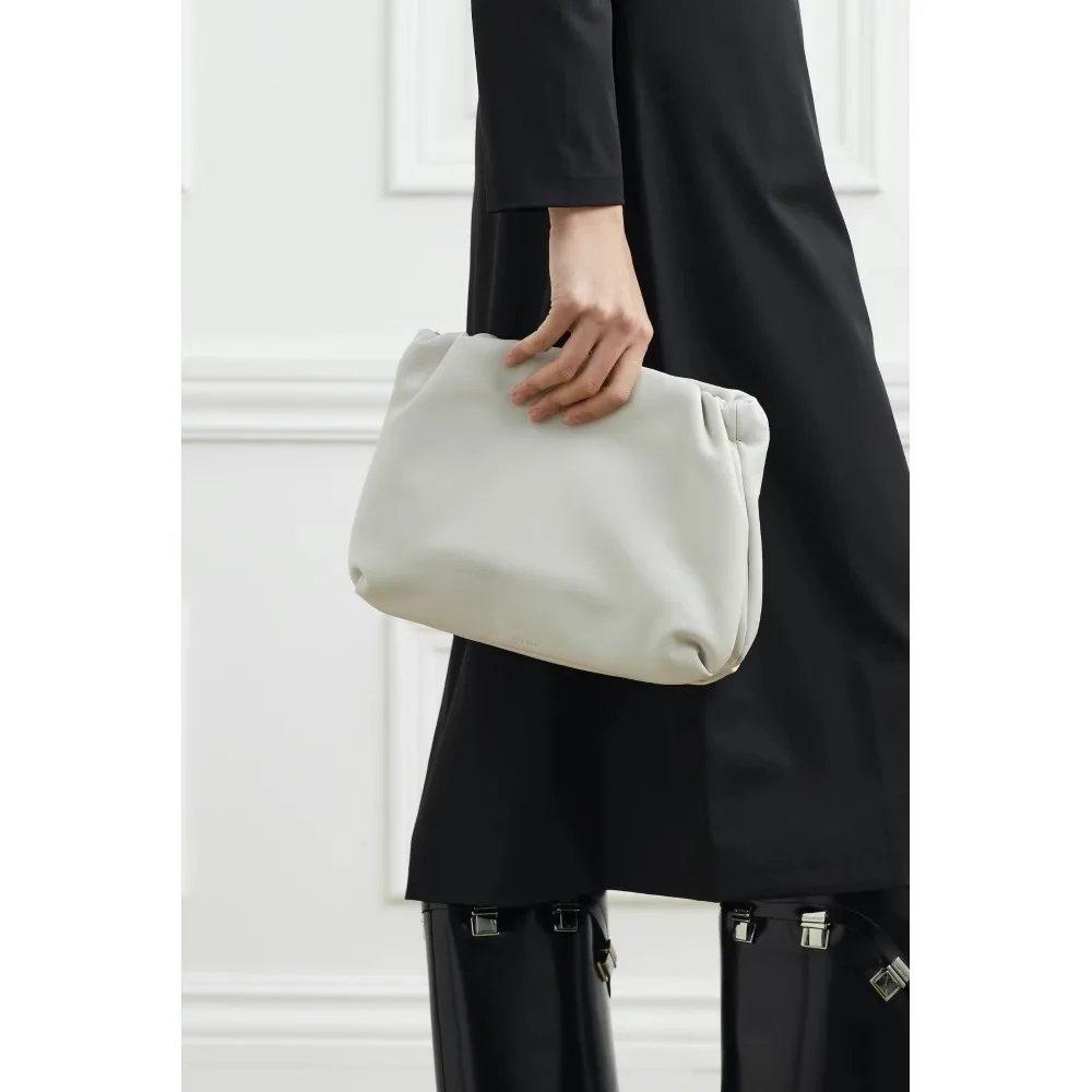 Row Summer Fashion Models Niche Pure Fashion Brand Cloud Bag Genuine Cowhide Leather Retro Single Shoulder Crossbody Bucket Bag
Row Summer Fashion Models Niche Pure Fashion Brand Cloud Bag Genuine Cowhide Leather Retro Single Shoulder Crossbody Bucket Bag