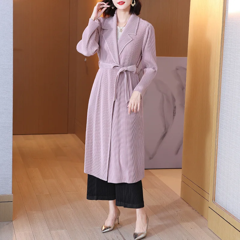 Miyake Pleated Trench Coat for Women 2022 Autumn New Fashion Tailored Collar Long Sleeve Lace Up Casual Mid-Length Coat Women
Miyake Pleated Trench Coat for Women 2022 Autumn New Fashion Tailored Collar Long Sleeve Lace Up Casual Mid-Length Coat Women