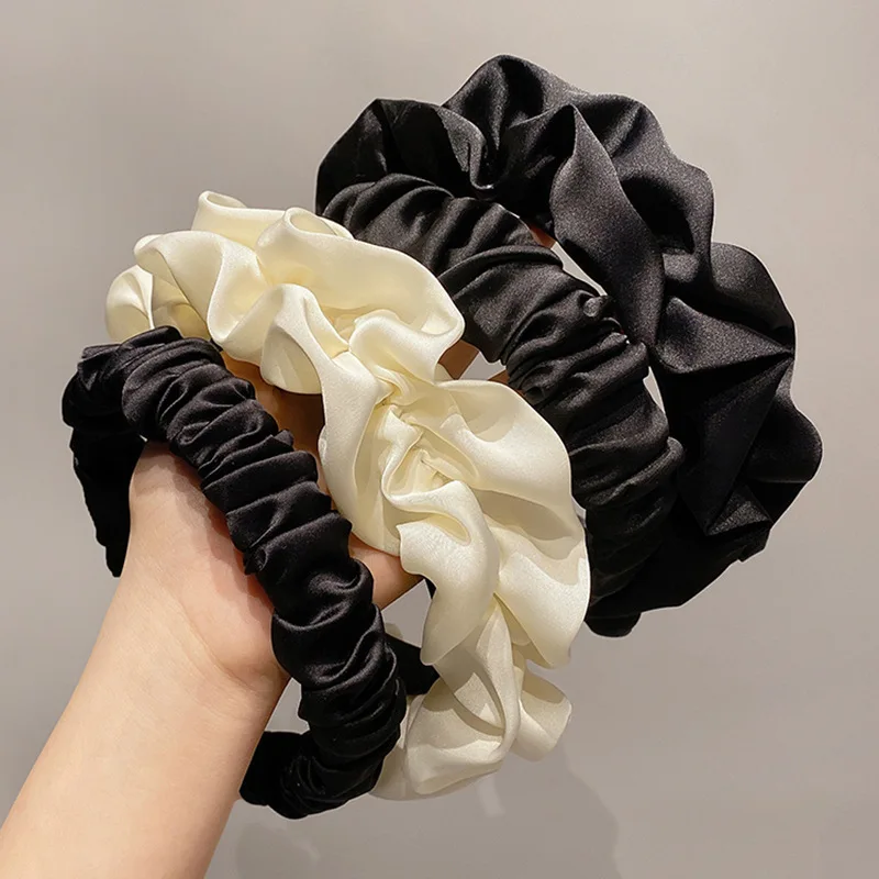 Wide-brimmed Temperament Pleated Solid Color Headband Hairpin Fashion Retro Pressed Hair Korean Version Headband Hair Accessorie
Wide-brimmed Temperament Pleated Solid Color Headband Hairpin Fashion Retro Pressed Hair Korean Version Headband Hair Accessorie