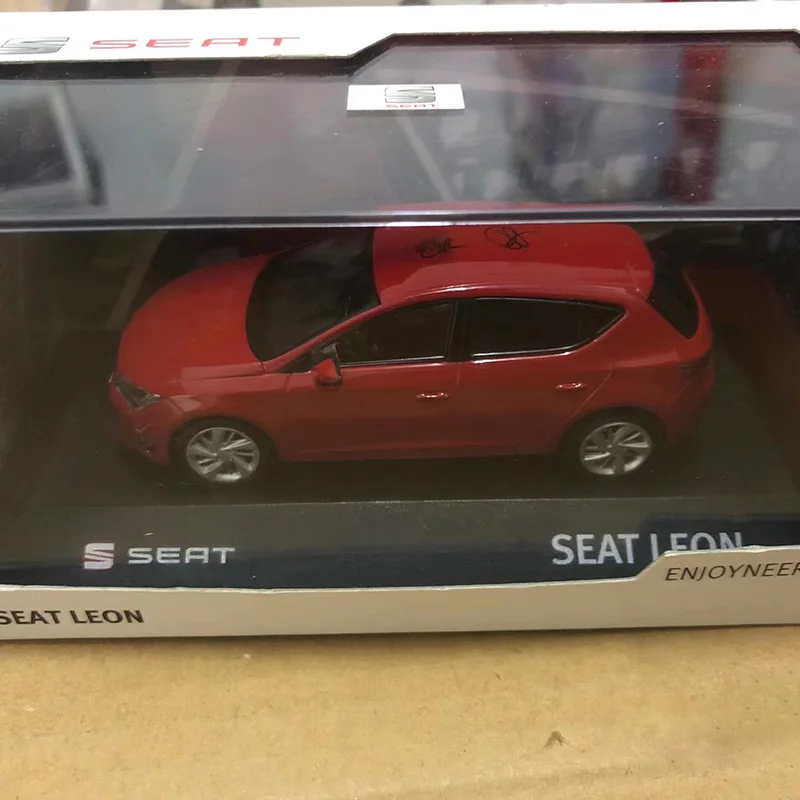 1:43 Proportion SEAT LEON Automobile Alloy Die Casting Material Red Car Model Collectibles Toys The Gift There's only one
1:43 Proportion SEAT LEON Automobile Alloy Die Casting Material Red Car Model Collectibles Toys The Gift There's only one