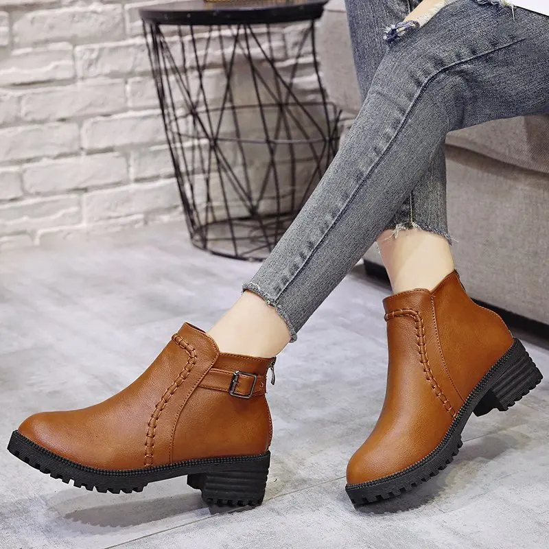 Women's Ankle Boots Zipper Square Heel Vintage Print Leather Shoes for Women Buckle Strap Round Toe Casual Short Boots Shoes New
Women's Ankle Boots Zipper Square Heel Vintage Print Leather Shoes for Women Buckle Strap Round Toe Casual Short Boots Shoes New