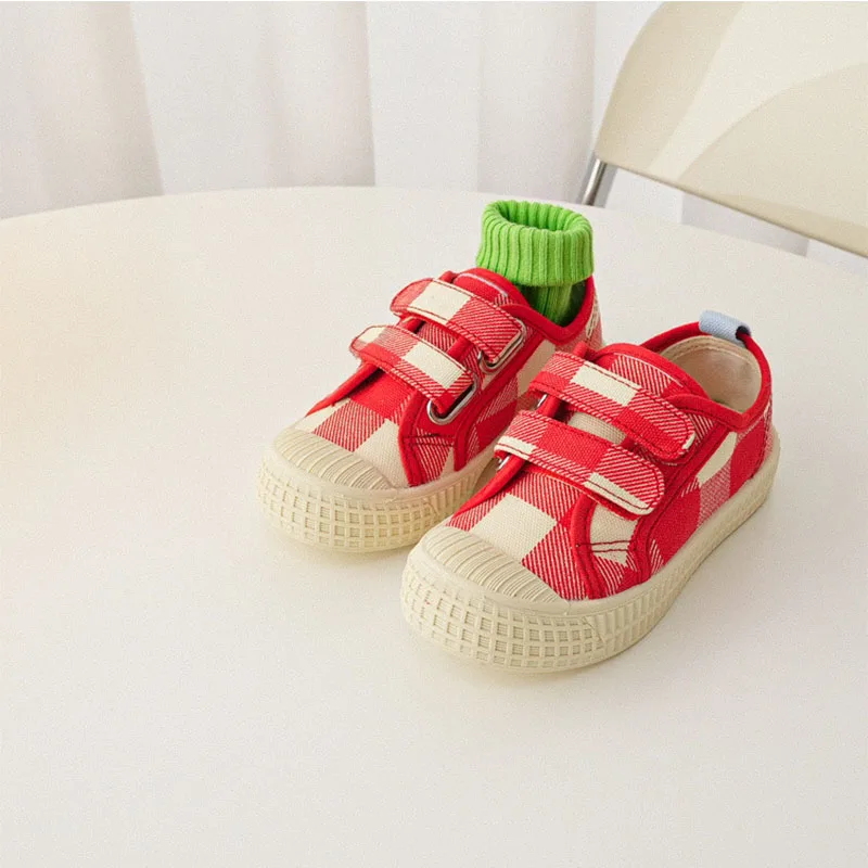 Children's skate shoes 2022 spring rubber soft sole printing low-top boys and girls cloth shoes
Children's skate shoes 2022 spring rubber soft sole printing low-top boys and girls cloth shoes