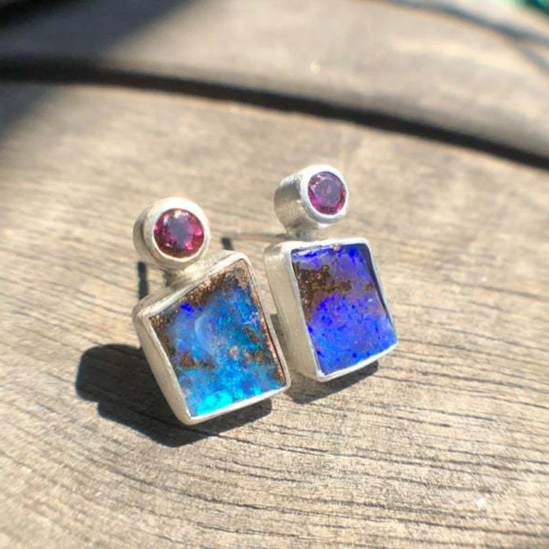 New Elegant Artisan Australian Ocean Blue Opal Stud Earrings Fashion Rhododendron Garnet Earrings for Women Vintage Jewelry
New Elegant Artisan Australian Ocean Blue Opal Stud Earrings Fashion Rhododendron Garnet Earrings for Women Vintage Jewelry