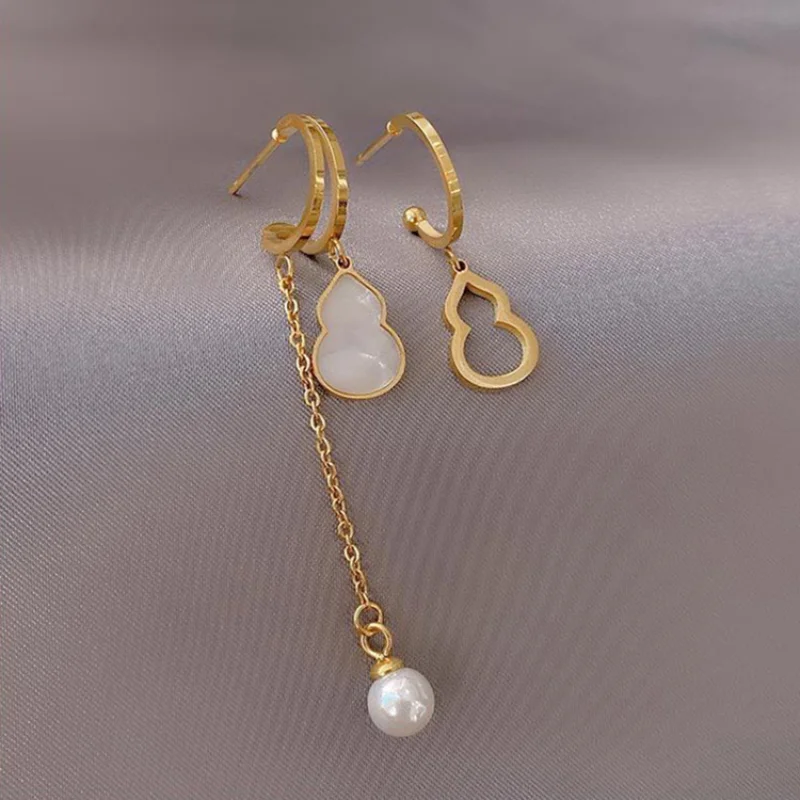 White Shell AB Golden Gourd Asymmetrical Earrings, Light Luxury Design, Fashion Imitation Pearl Earrings Fashion Jewelry 2020
White Shell AB Golden Gourd Asymmetrical Earrings, Light Luxury Design, Fashion Imitation Pearl Earrings Fashion Jewelry 2020