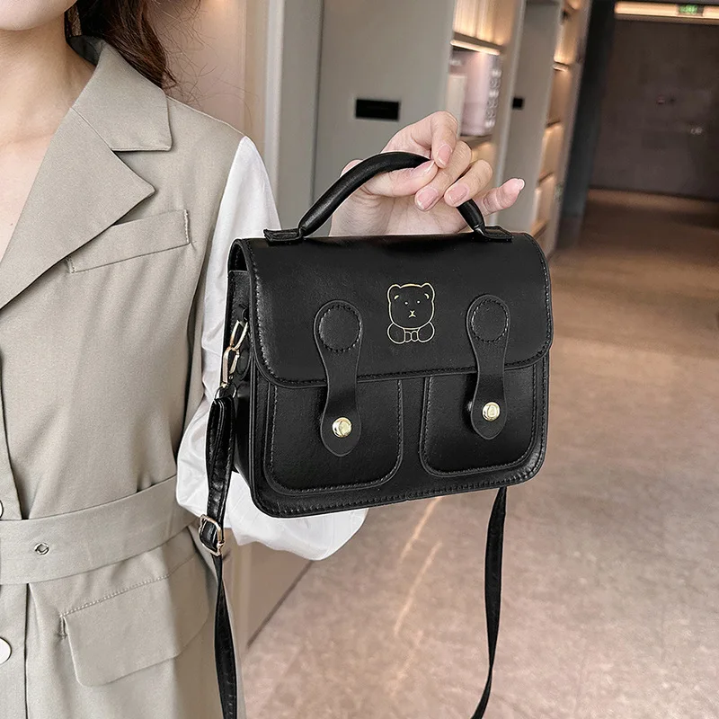 2023 New Simple Hand-held Cambridge Bag Design Feeling Niche Texture Single Shoulder Crossbody Bag 
2023 New Simple Hand-held Cambridge Bag Design Feeling Niche Texture Single Shoulder Crossbody Bag