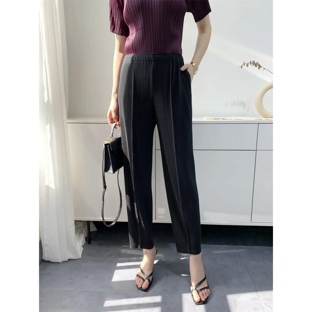 Miyake Pleated Thickened Fabric Fall Winter Pants Female Wide-legged Pants Comfortable Casual Harun Radish Pants with Elasticity
Miyake Pleated Thickened Fabric Fall Winter Pants Female Wide-legged Pants Comfortable Casual Harun Radish Pants with Elasticity