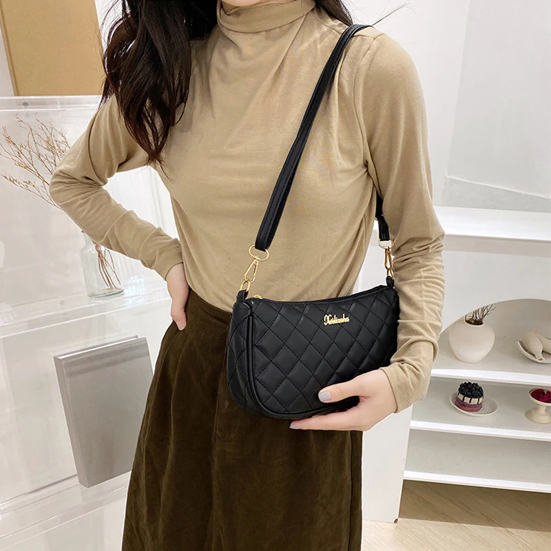 2022 Single Shoulder Messenger Bag Chain Simple Crossbody Bag New Fashion Lingge Shell Bag Contrast Color Women's Handbag
2022 Single Shoulder Messenger Bag Chain Simple Crossbody Bag New Fashion Lingge Shell Bag Contrast Color Women's Handbag