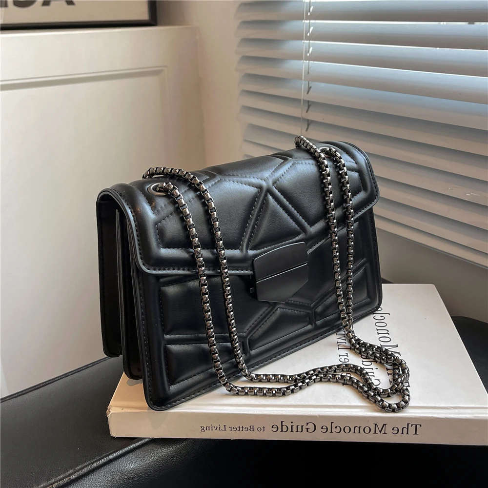 Luxury Designer Chain Small Shoulder Crossbody Bags For Women 2022 Trend Fashion Geometric Design Push Lock Flap Ladies Handbags
Luxury Designer Chain Small Shoulder Crossbody Bags For Women 2022 Trend Fashion Geometric Design Push Lock Flap Ladies Handbags