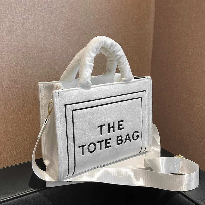 2023 New Ladies Shoulder Messenger Bag Simple Suede Square Bags Fashion Embroidered Letters Women Bags Large Capacity Handbag
2023 New Ladies Shoulder Messenger Bag Simple Suede Square Bags Fashion Embroidered Letters Women Bags Large Capacity Handbag