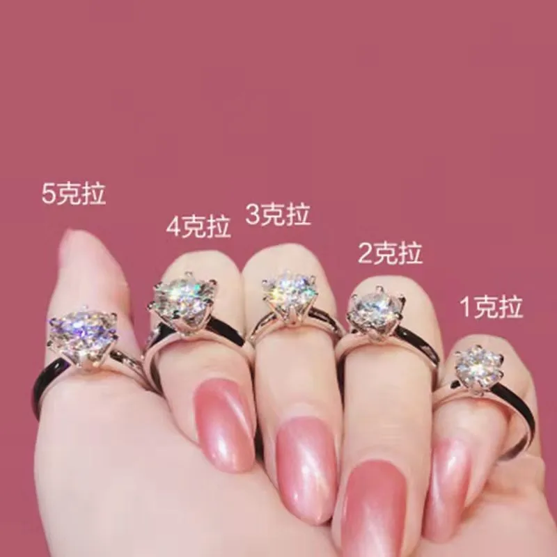1-5 Carats Moissanite Engagement Ring for Ladies Copper Inlaid Zircon Simple Fashionable Temperament Noble Ring Attendin
1-5 Carats Moissanite Engagement Ring for Ladies Copper Inlaid Zircon Simple Fashionable Temperament Noble Ring Attendin