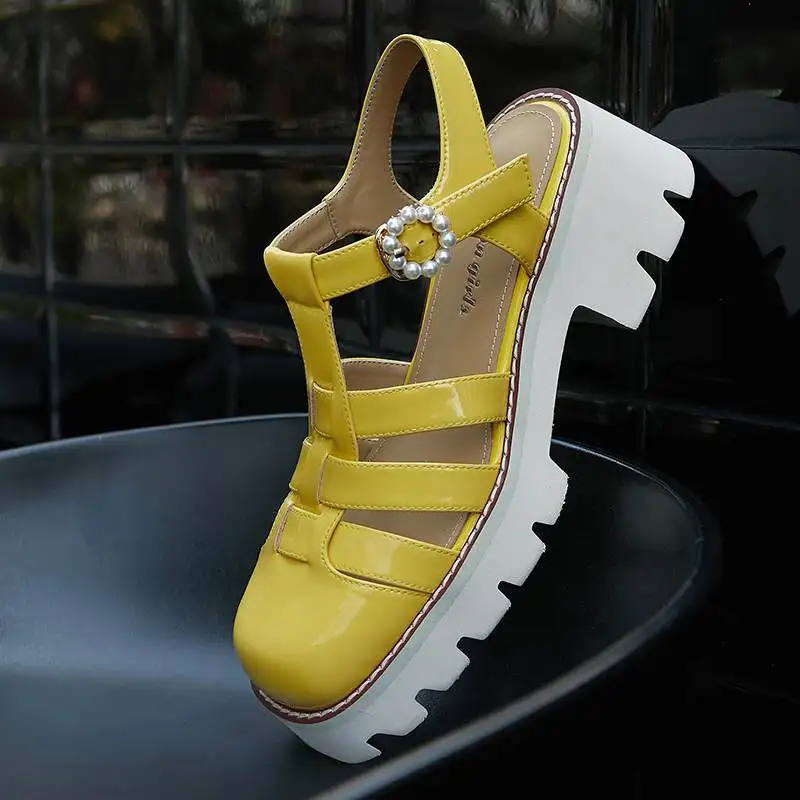 Vichelo Hot 2022 sheep leather summer hip hop style med heels platform non-slip buckle straps European women punk design sandals
Vichelo Hot 2022 sheep leather summer hip hop style med heels platform non-slip buckle straps European women punk design sandals